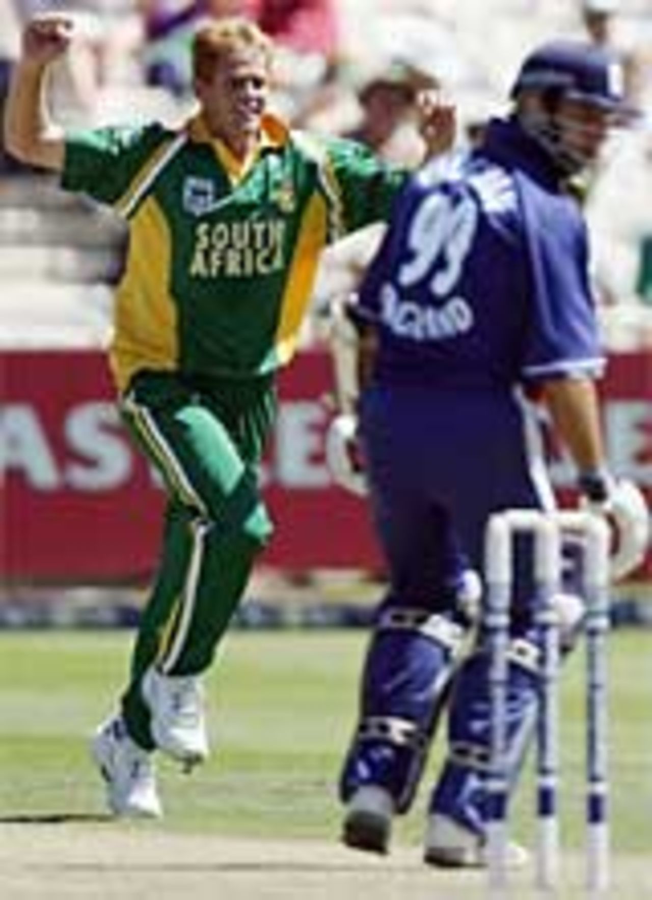 Shaun Pollock celebrates dismissing Michael Vaughan, 4th ODI, South Africa v England, Cape Town, February 6, 2005