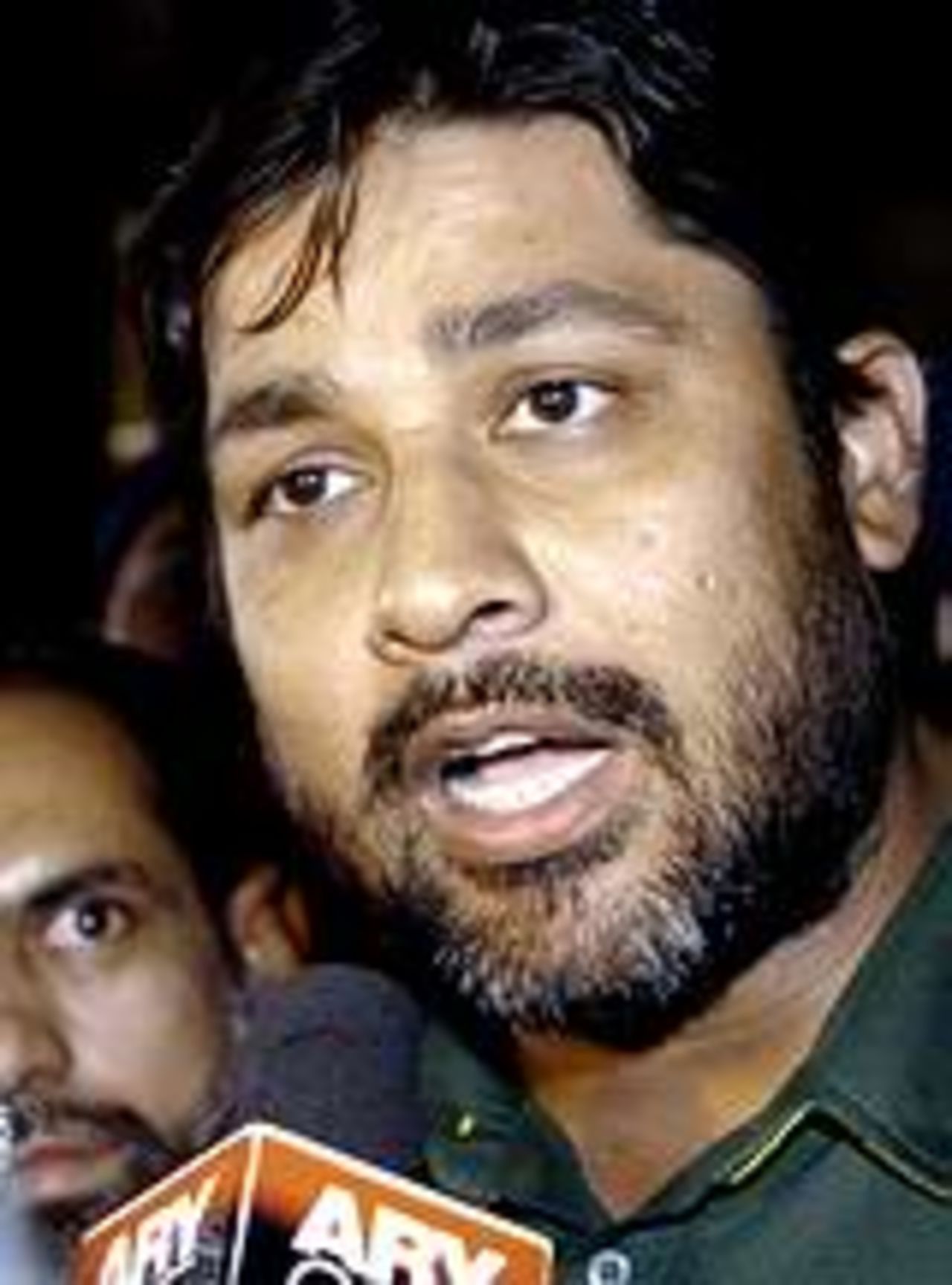 Inzamam-ul-Haq talks to the media after returning from Australia, February 8, 2005