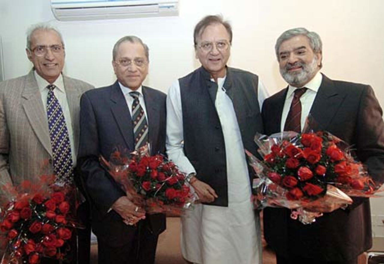 India's federal sports minister Sunil Dutt (second right) poses with ICC president Ehsan Mani (right) BCCI president Ranbir Singh Mahendra (left) and former BCCI president Jagmohan Dalmiya