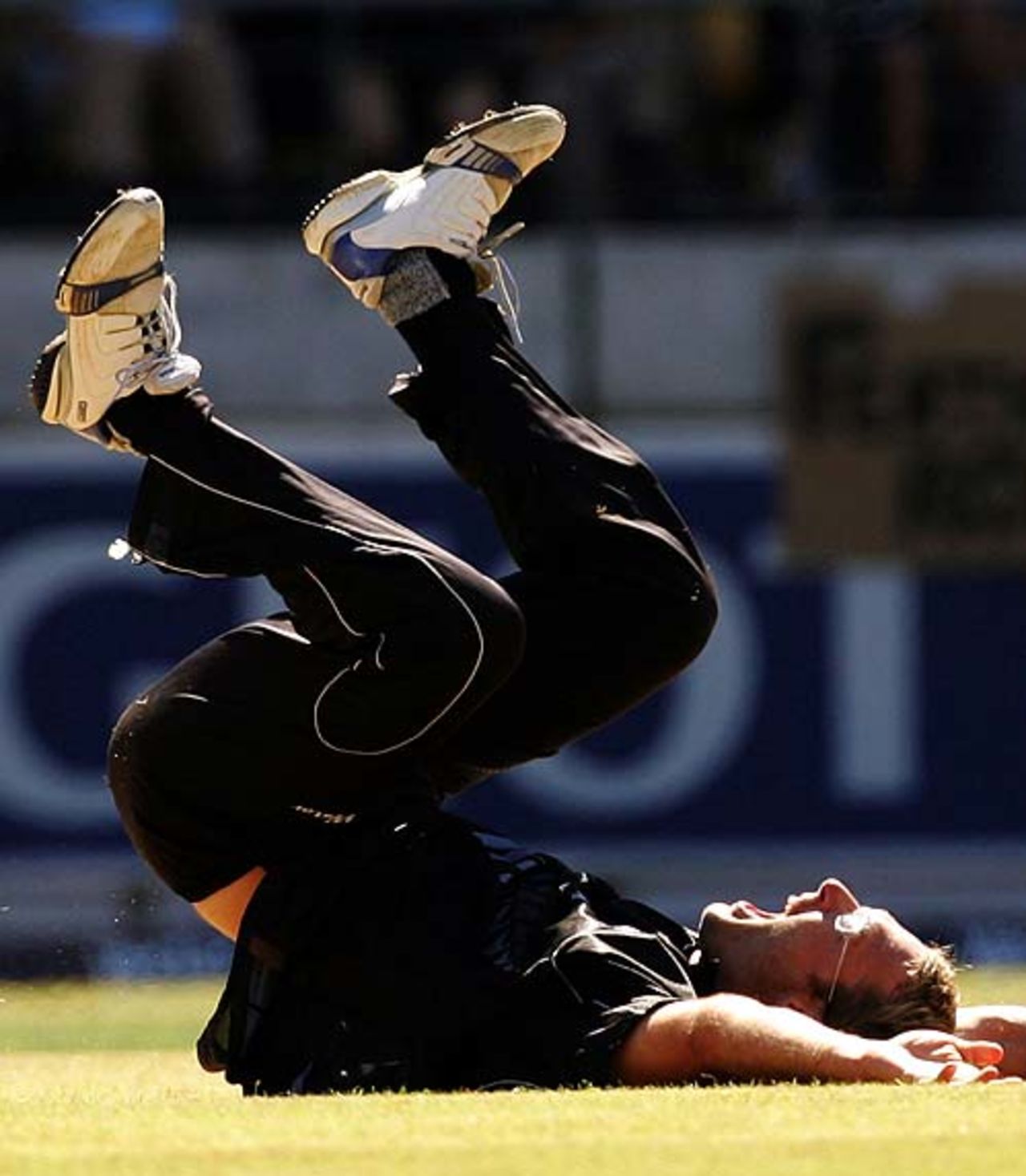 Daniel Vettori goes to the ground while appealing, Australia v New Zealand, 1st ODI, Auckland, February 19, 2005