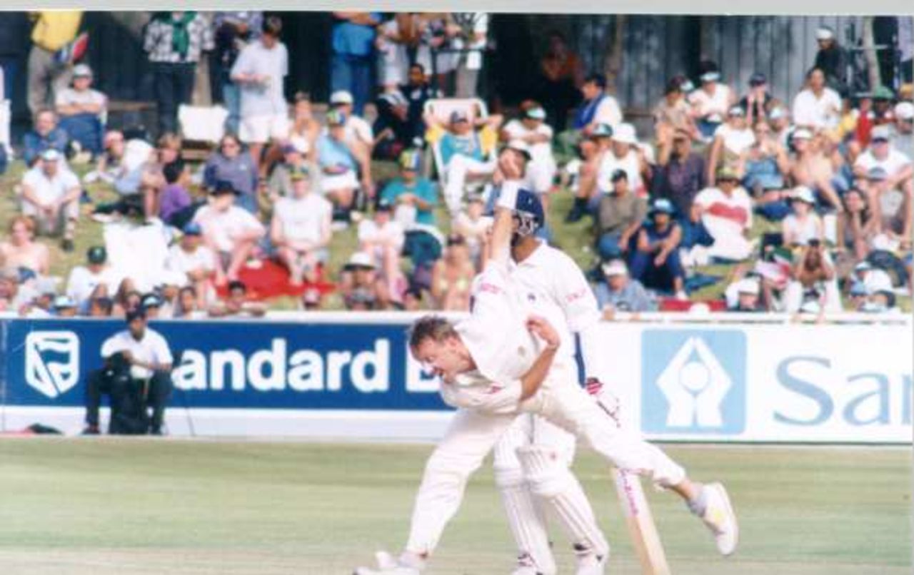 Allan Donald bowling during the South Africa v Sri Lanka 1st Test at Newlands, Cape Town, March 20 1998