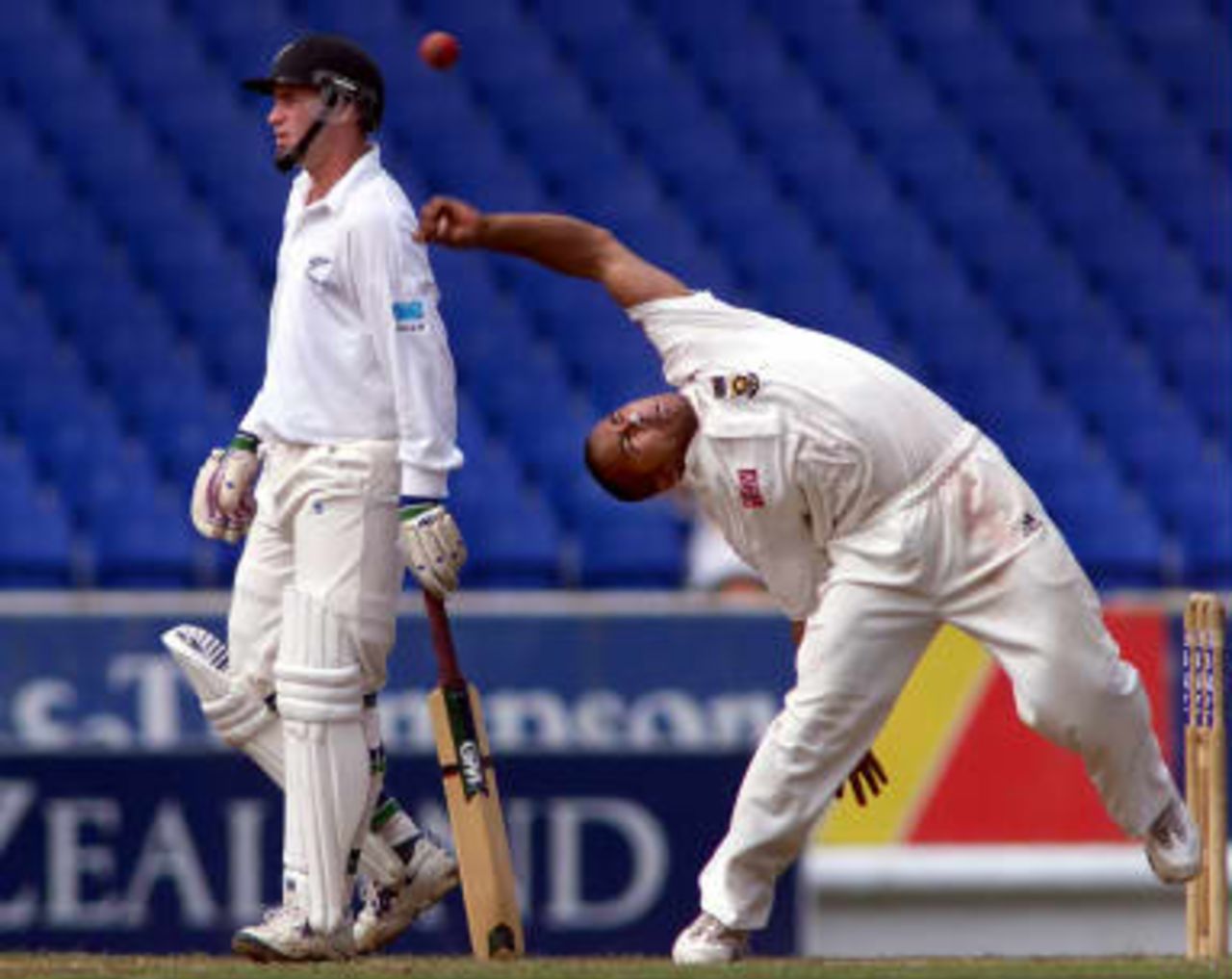 Paul Adams bowls, Horne looks on - South Africa in New Zealand, 1998/99, 1st Test, New Zealand v South Africa, Eden Park, Auckland, 1 March 1999