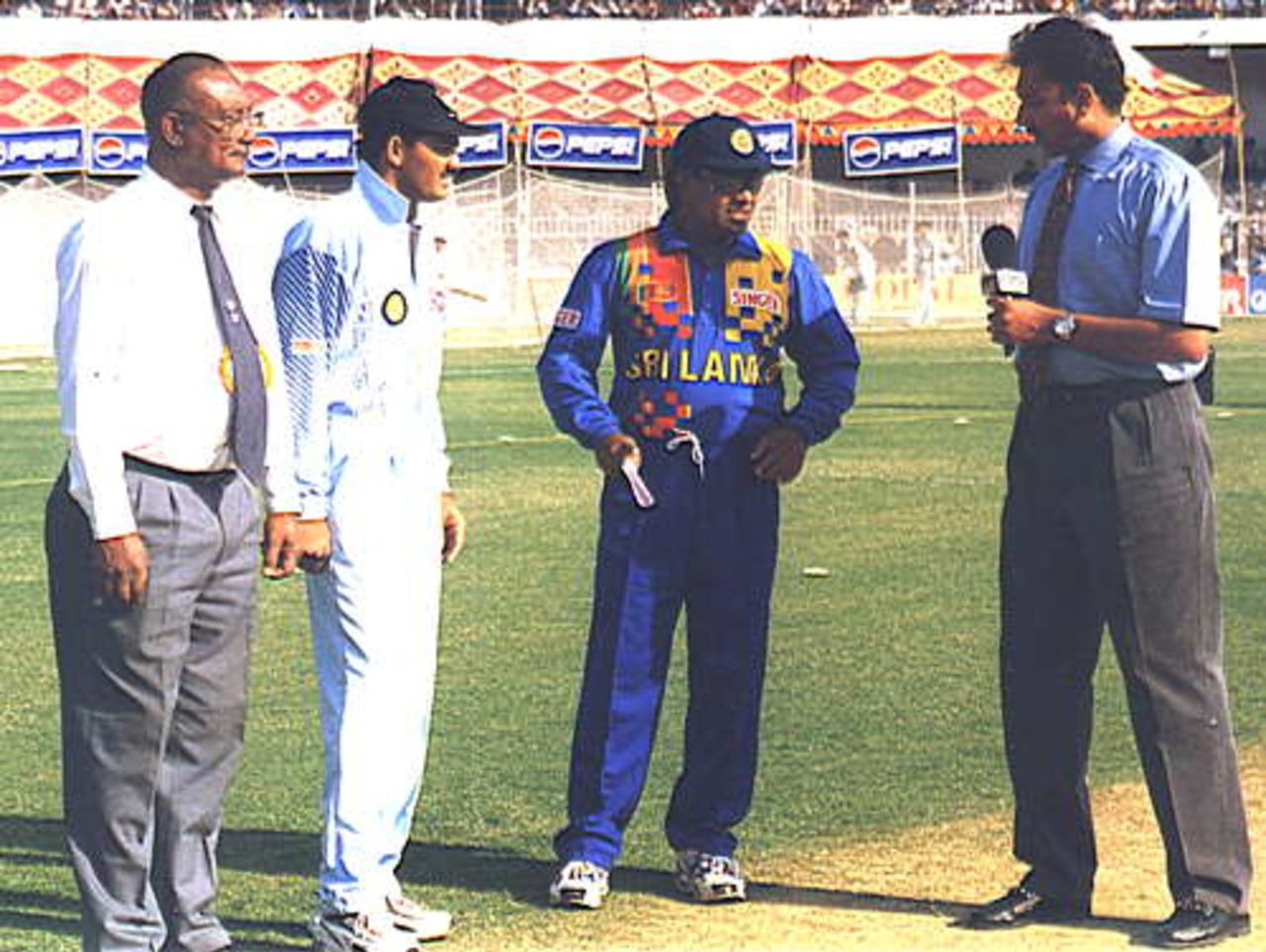 Arjuna Ranatunga and Mohammad Azharuddin at the toss along with Match Referee Cammie Smith and TV Commentator Ravi Shastri
