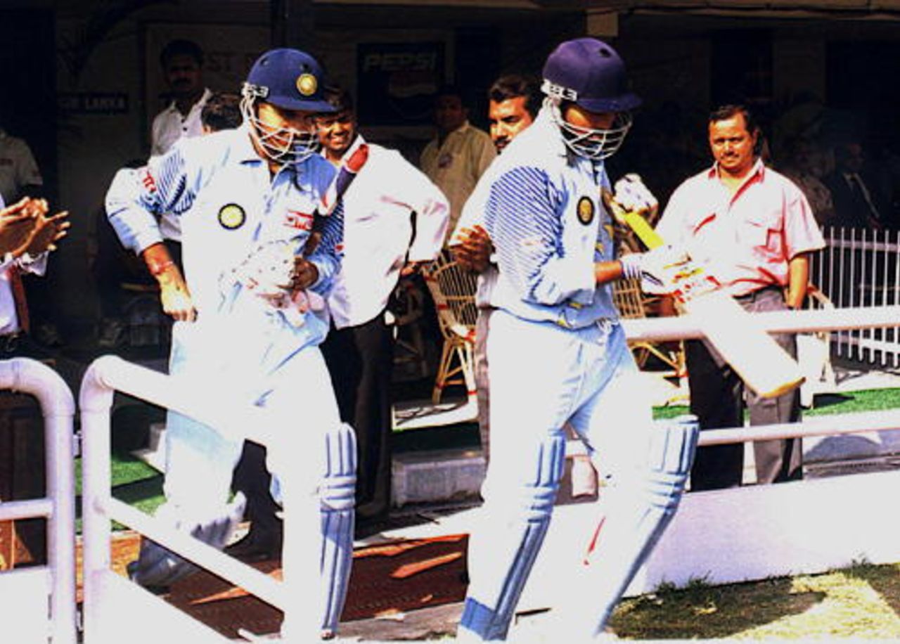 Ajay Jadeja and Saurav Ganguly coming out to open the Indian innings at Nagpur