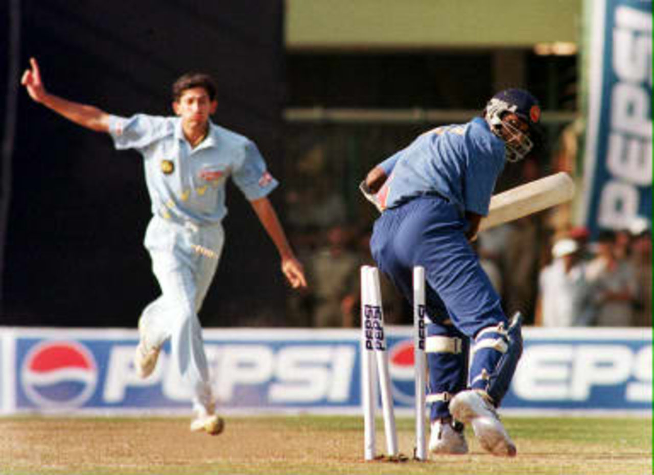 Sri Lankan batsman Eric Upashantha  looks behind to find his stumps  disrupted by Indian bowler Ajit Agarkar 30 March 1999 at the Nehru Stadium in Pune.