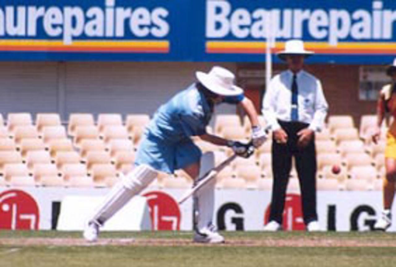 Martha Winch plays a defensive shot. NSW v WA, National League Final, SCG, 18 December 1999
