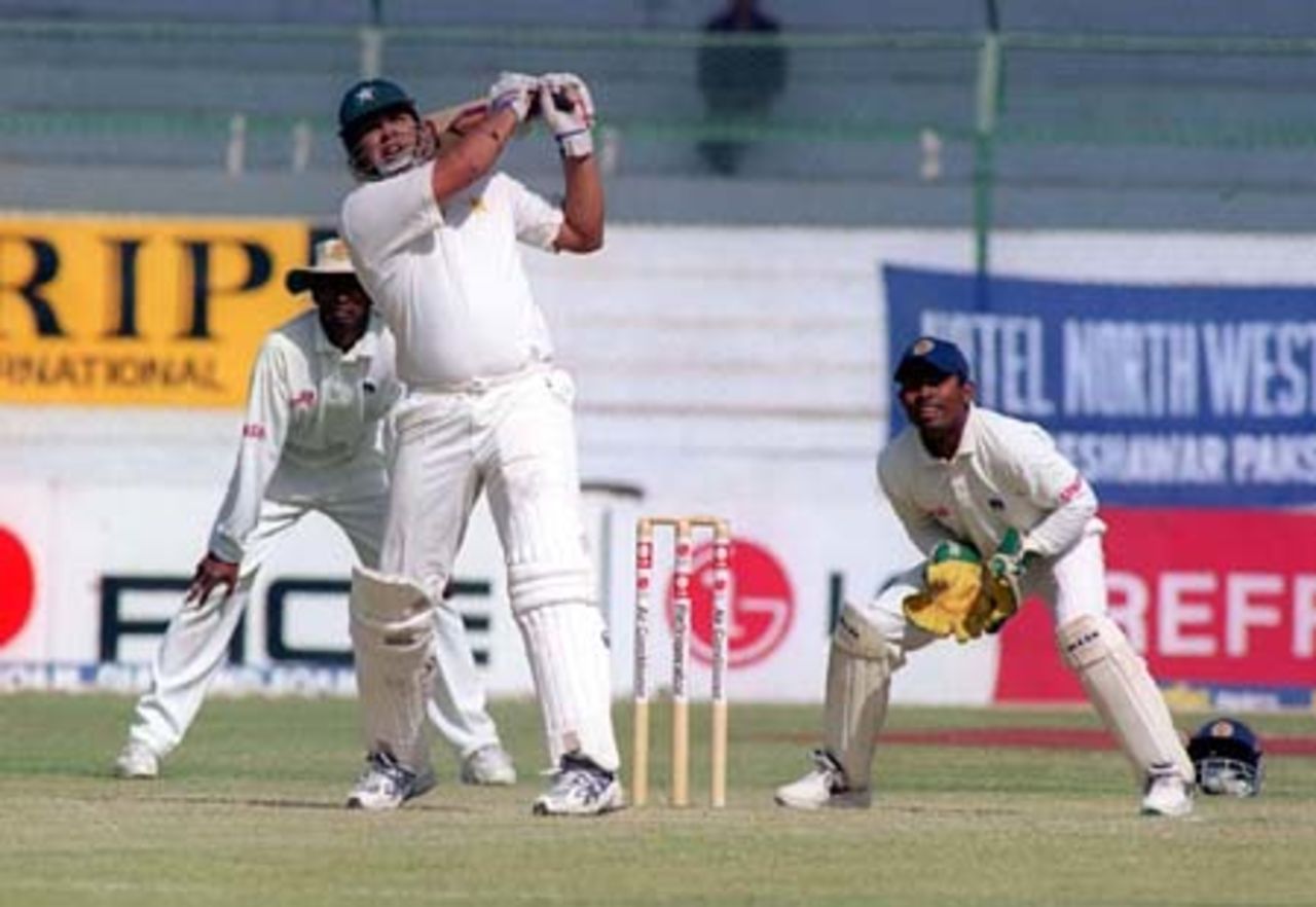 Inzamam-ul-Haq hits a towering six off Muralitharan in the 2nd innings, Pakistan v Sri Lanka, 3rd Test at Karachi, 12-16 March 2000