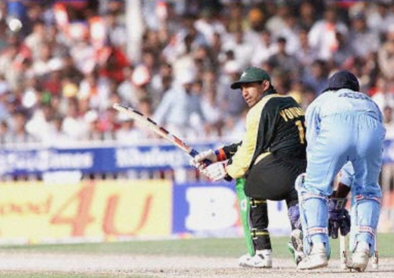 Pakistan batsman Yousuf Youhana (L) in action, as Saba Karim looks on, during the Champions Cup international at the Sharjah cricket stadium 23 March 2000.