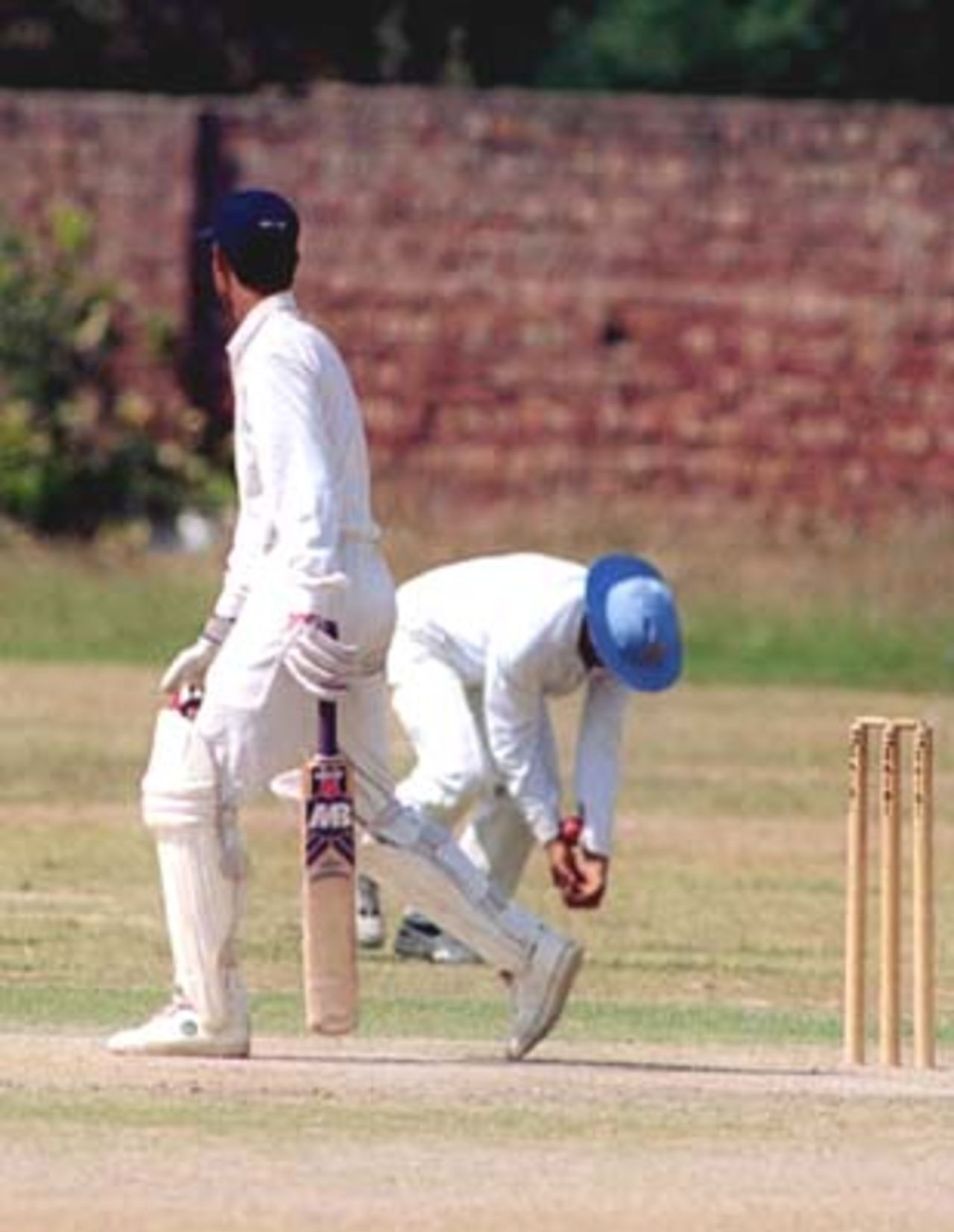 Bhawalpur's Kamran Hussain being caught by the LCCA fieldman , LCCA Vs Bahawalpur at LCCA Ground Lahore,27 March 2000.