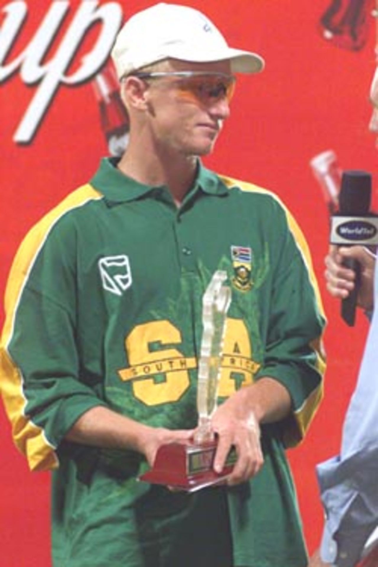 Man of the Match Mornantau Hayward at the presentation cremony, Coca-Cola Cup 1999/00, India v South Africa, Sharjah C.A. Stadium, 27 March 2000