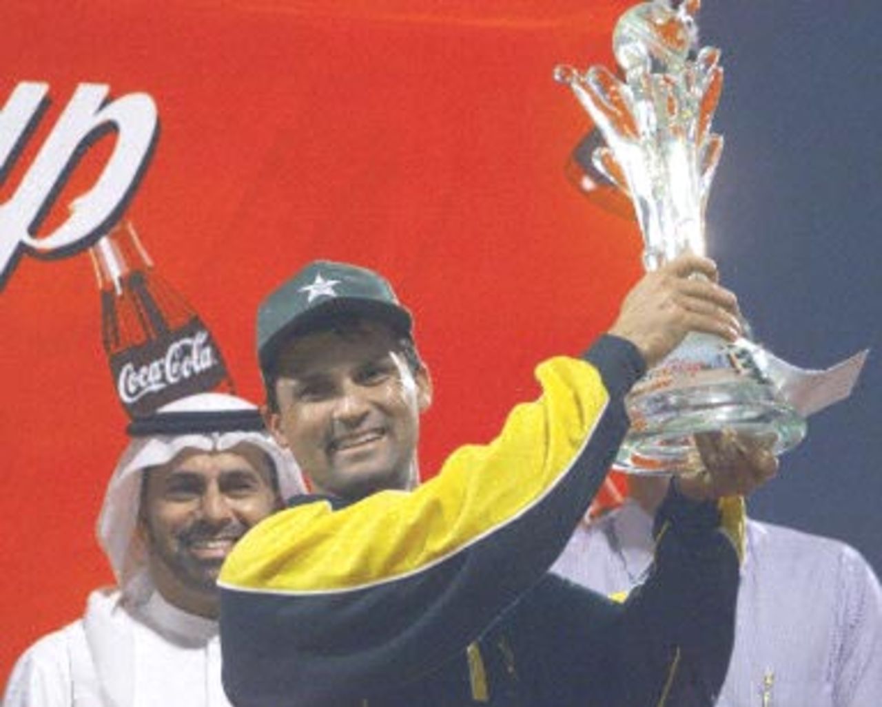 Pakistani cricket team captain Moin Khan raises the Criket Internationl Games trophy after defeating South Africa by 24 points in Sharjah 31  March 2000. The game ended 263-247 for Pakistan