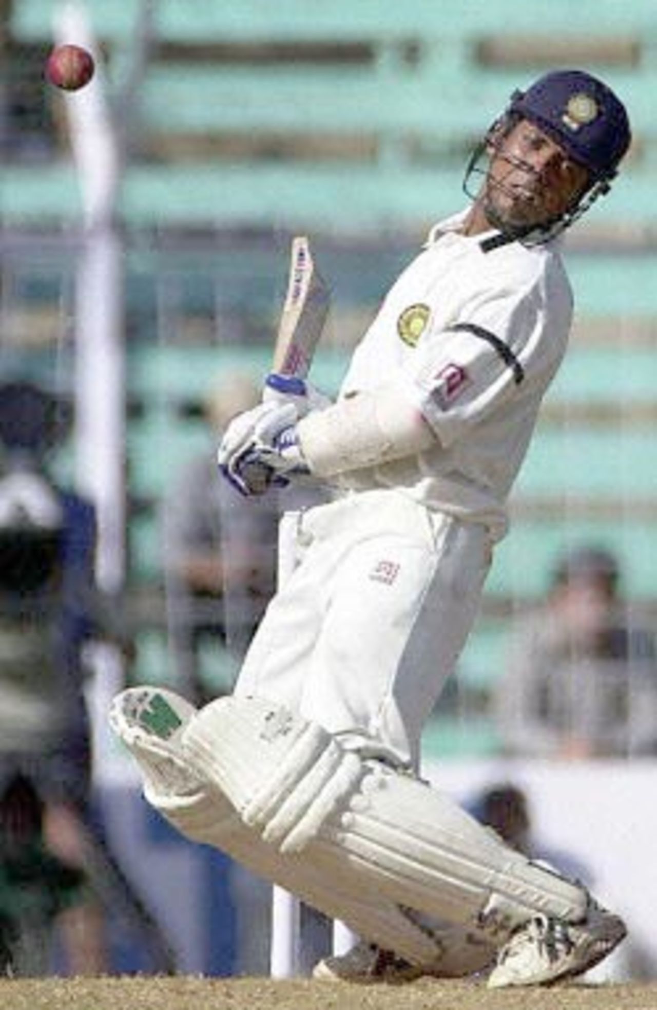 Indian batsman Shiv Sunder Das pulls himself away from a bouncer from Australia bowler Damien Fleming during India's second innings on the second day of the first test match between India and Australia at the Wankhade stadium in Bombay 28 February 2001. India were 58 for 2 at close of play in their second innings after conceding a 173 runs lead to Australia in the first innings.
