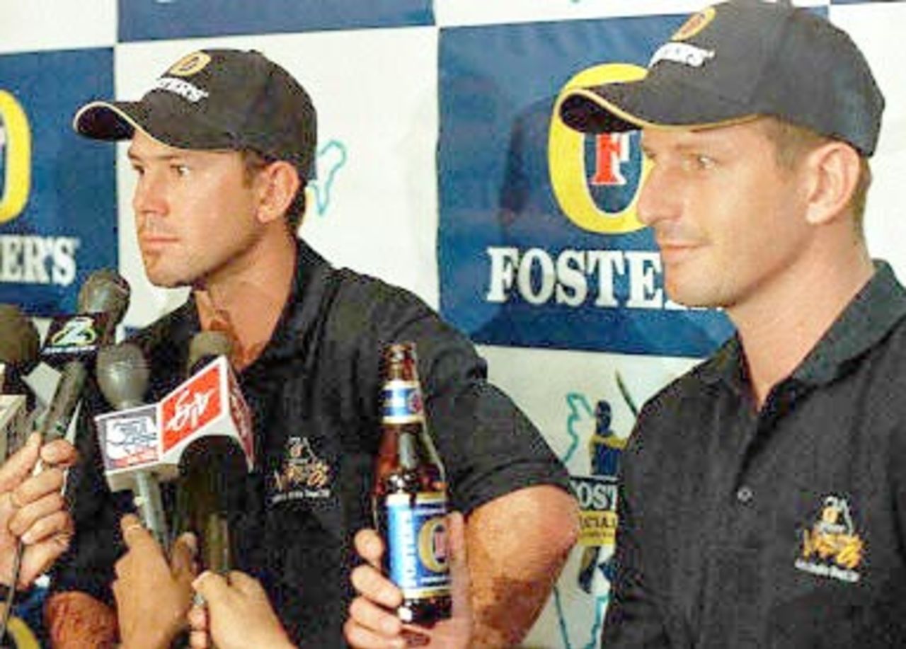 Australian cricket players Ricky Ponting (L) and Micheal Kasprowicz (R) display beer bottles during a press conference held by Australian Beer making company 'Foster's' at a city hotel in New Delhi 04 March 2001. Fosters announced that they are the official beer of 2001 Australian Cricket team's tour of India.
