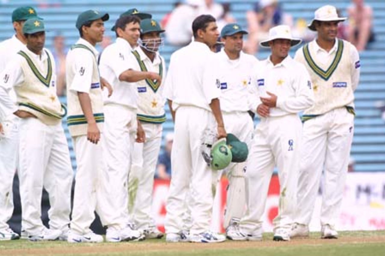The Pakistan team gather together after off spinner Saqlain Mushtaq takes a wicket during his first innings haul of 4-48 from 20 overs. 1st Test: New Zealand v Pakistan at Eden Park, Auckland, 8-12 March 2001 (10 March 2001).