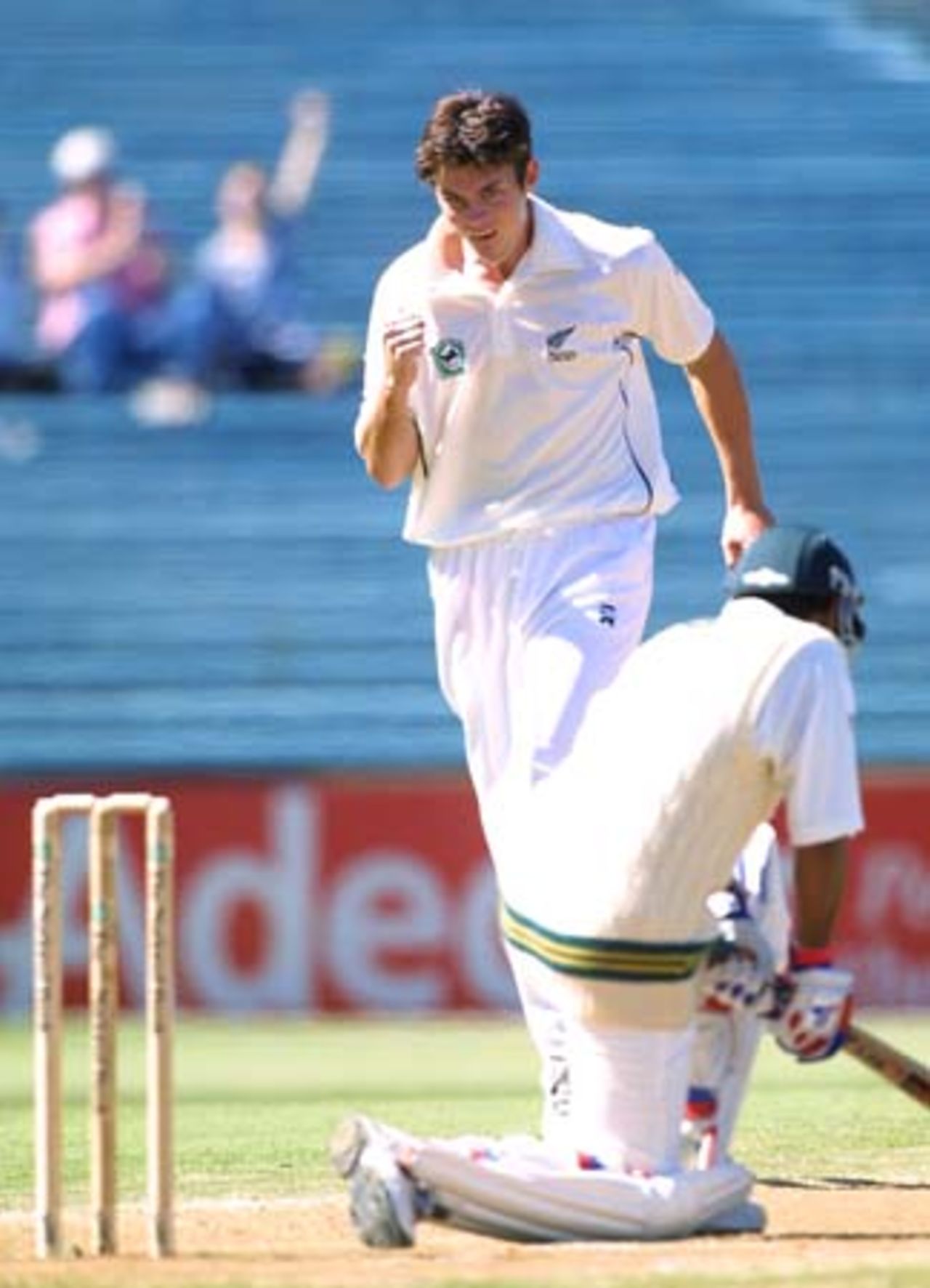 New Zealand left arm medium fast bowler James Franklin celebrates dismissing Pakistan batsman Yousuf Youhana (kneeling), caught at second slip by Nathan Astle for 42. 1st Test: New Zealand v Pakistan at Eden Park, Auckland, 8-12 March 2001 (11 March 2001).