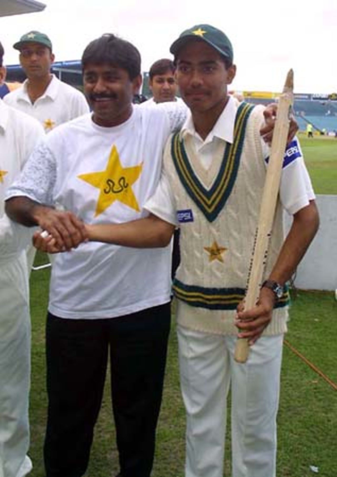 Debutant Pakistan fast bowler Mohammad Sami (right) is congratulated by coach Javed Miandad after taking 5-36 from 15 overs in New Zealand's second innings to help complete a 299-run victory. Sami took 8-106 from 46.4 overs in the match to earn the Man of the Match award. 1st Test: New Zealand v Pakistan at Eden Park, Auckland, 8-12 March 2001 (12 March 2001).