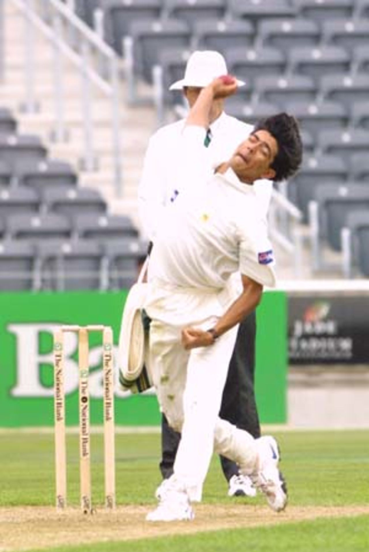 Pakistan fast bowler Mohammad Sami delivers during his first innings spell of 0-85 from 22 overs. Umpire Dave Quested looks on. 2nd Test: New Zealand v Pakistan at Jade Stadium, Christchurch, 15-19 March 2001 (15 March 2001).