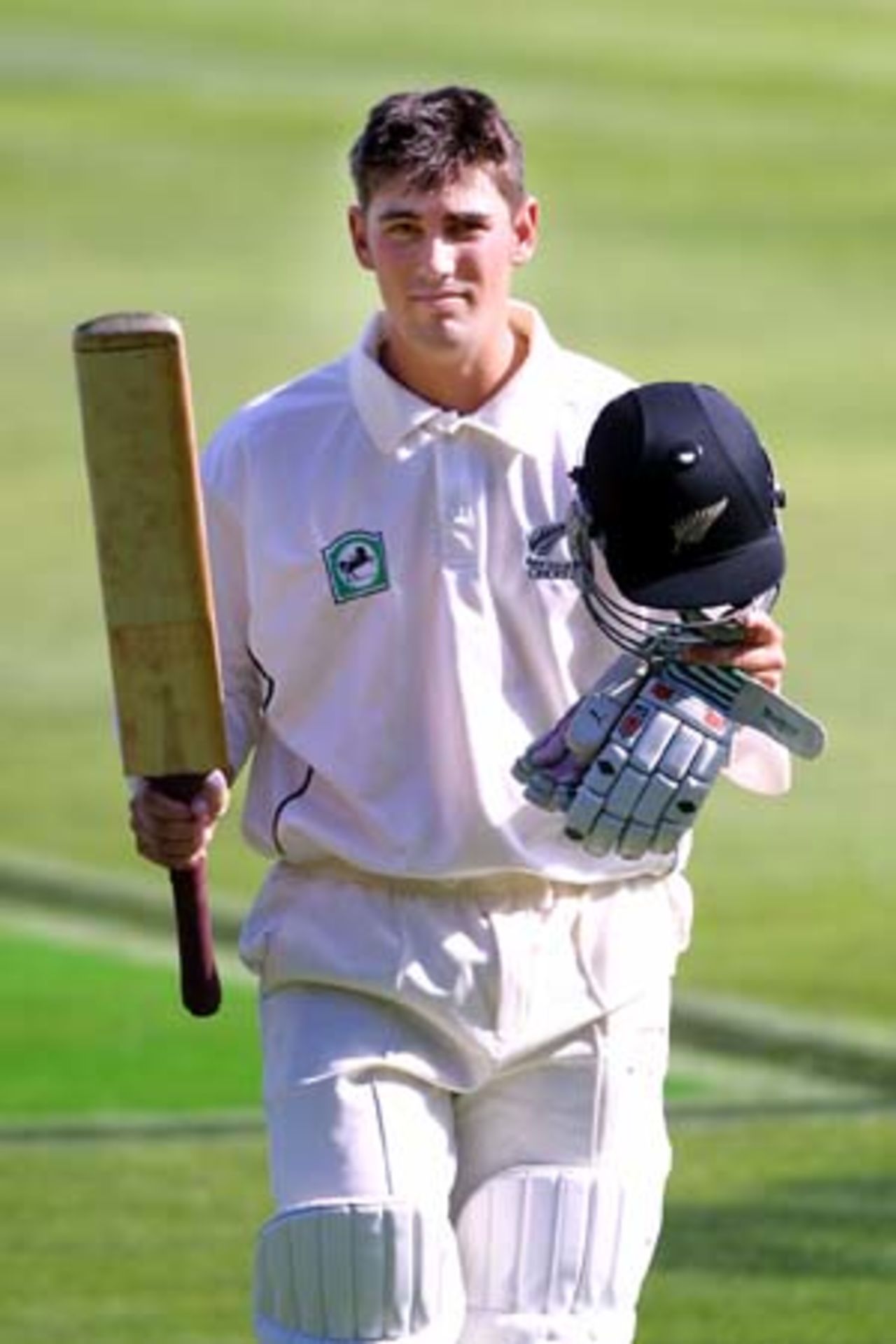 New Zealand batsman Mathew Sinclair raises his bat to the crowd as he walks from the field to a standing ovation at the end of the New Zealand innings after scoring 204 not out. Sinclair became the just second New Zealand batsman to score two Test double centuries after Glenn Turner. 2nd Test: New Zealand v Pakistan at Jade Stadium, Christchurch, 15-19 March 2001 (16 March 2001).
