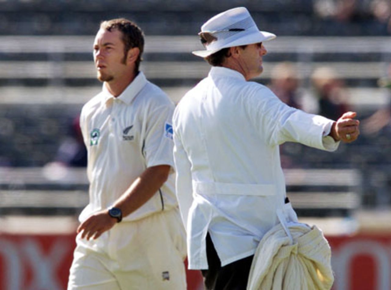 Umpire Dave Quested signals a no-ball after New Zealand medium fast bowler Craig McMillan bowled a third bouncer in an over. 2nd Test: New Zealand v Pakistan at Jade Stadium, Christchurch, 15-19 March 2001 (18 March 2001).