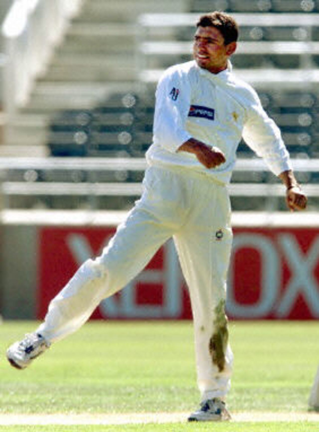 Saqlain Mushtaq celebrates the wicket of Adam Parore, day 2, 2nd Test at Christchurch, 15-19 March 2001.