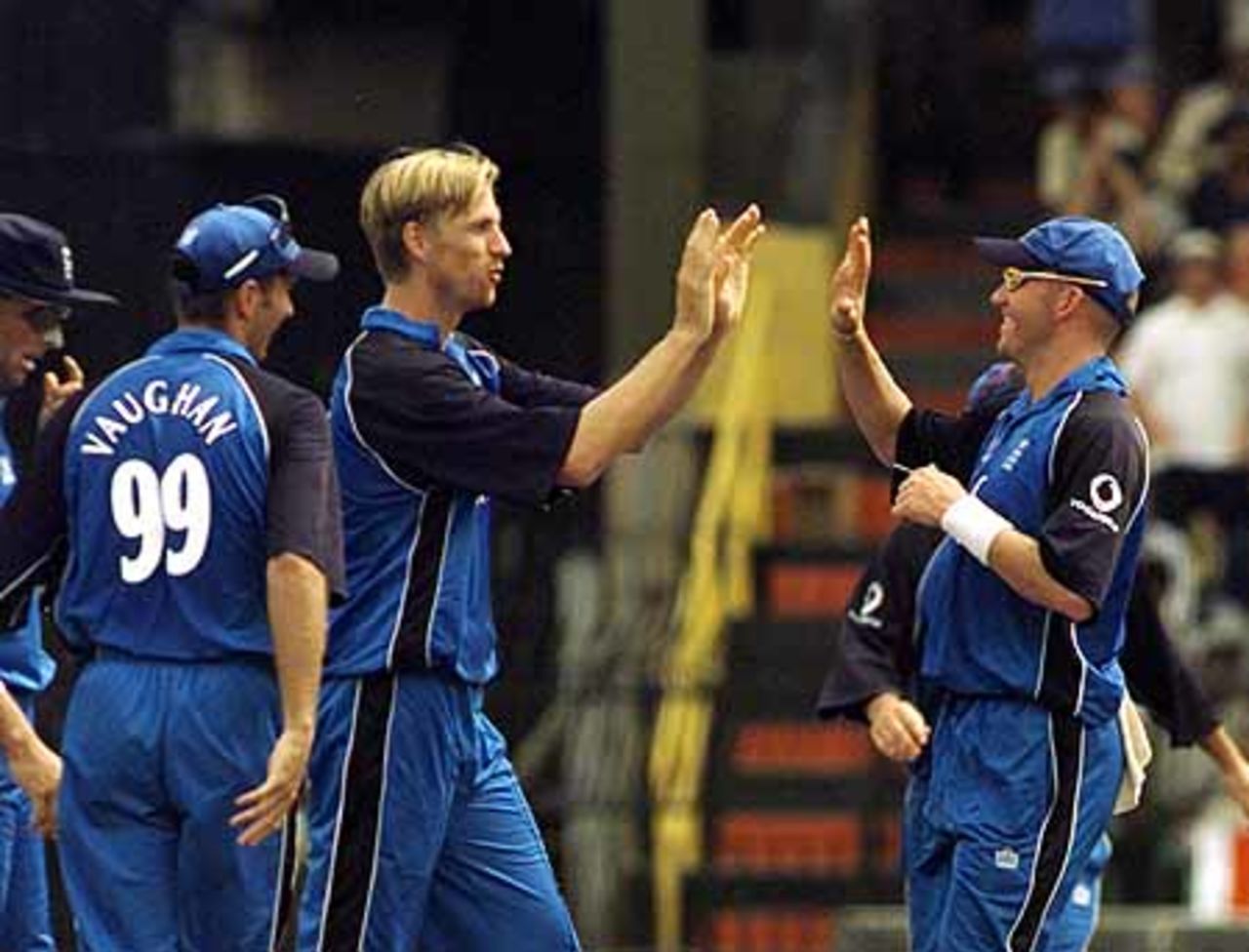 Sri Lanka v England , second ODI, R.Premadasa Stadium, Khettarama, Colombo (day/night), 25 March 2001