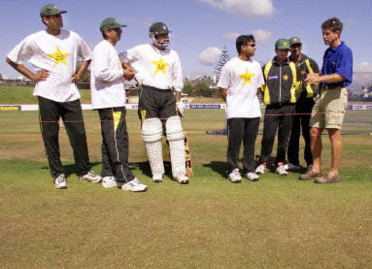 Pakistan cricketers listen to groundsman Doug Strachen, on how the pitch will play, day before, 3rd Test at Hamilton, 26 March 2001.