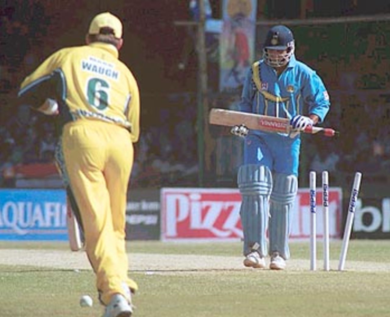 28 Mar 2001: Australia in India 2000/01, 2nd One-Day International, India v Australia, Nehru Stadium, Pune.