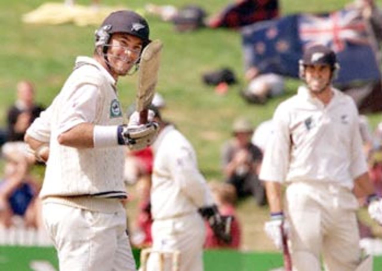 30 Mar 2001: Pakistan in New Zealand 2000/01, 3rd Test, WestpacTrust Park, Hamilton, 27-31 Mar 2001 (Day 4)