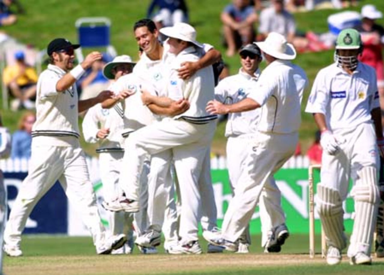 New Zealand fielder Grant Bradburn is hugged by fast medium bowler Daryl Tuffey after taking a diving catch at gully to dismiss Faisal Iqbal for five off his bowling. 3rd Test: New Zealand v Pakistan at WestpacTrust Park, Hamilton, 27-31 March 2001 (Day 4).