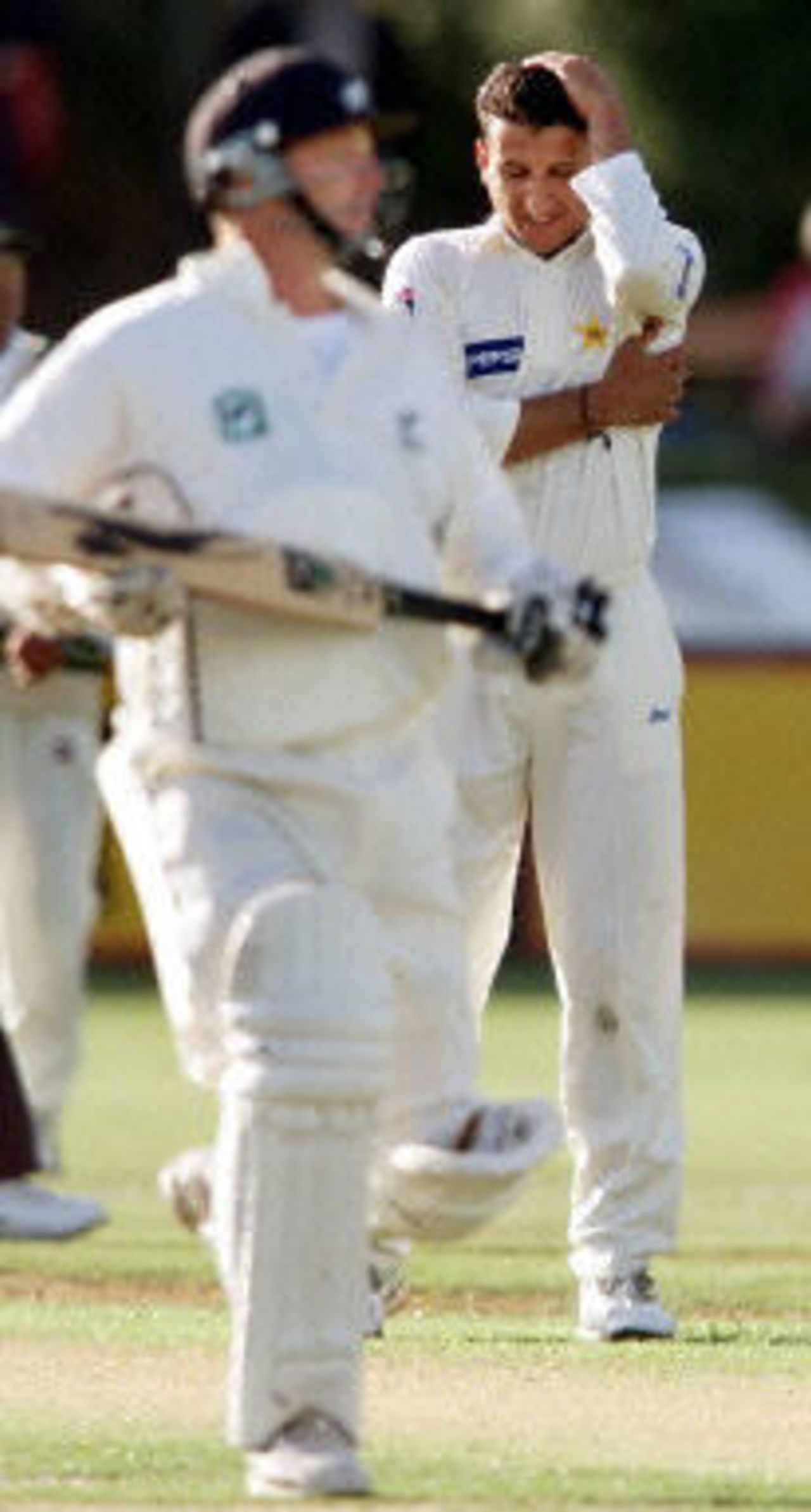 Fazl-e-Akbar holds his head after conceding four runs to Mark Richardson, day 3, third Test, Hamilton 30 March 2001.