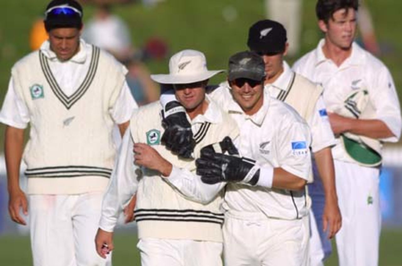 New Zealand wicket-keeper Adam Parore hugs team-mate Nathan Astle in celebration of completing an innings and 185 run victory over Pakistan to draw the three-Test series 1-1 as they walk from the field. It is the largest winning margin by New Zealand and the largest defeat for Pakistan in their respective Test histories. Team-mates Daryl Tuffey (left), Mathew Sinclair and James Franklin walk from the field in the background. 3rd Test: New Zealand v Pakistan at WestpacTrust Park, Hamilton, 27-31 March 2001 (Day 4).