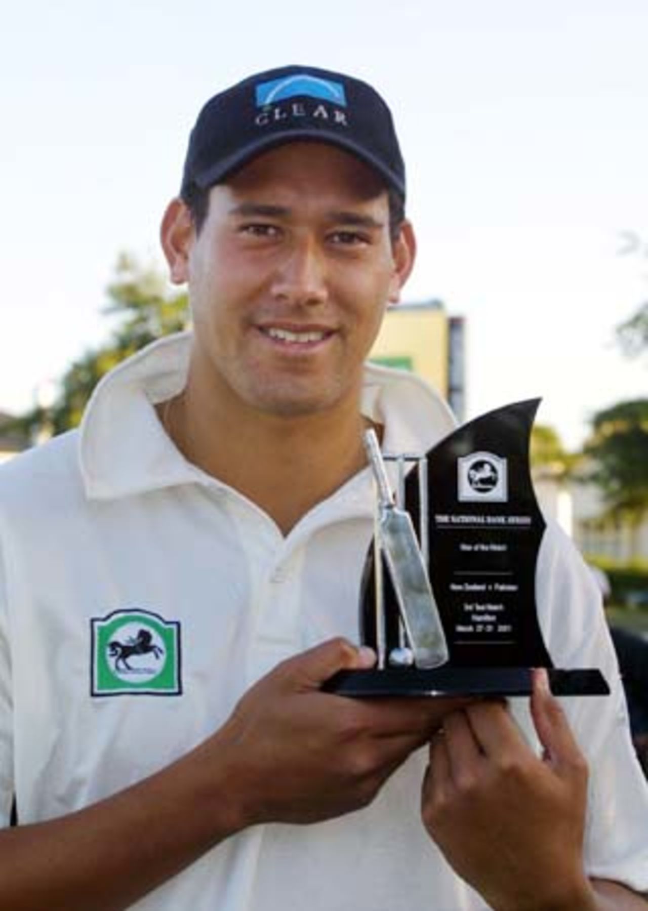 New Zealand fast medium bowler Daryl Tuffey holds the National Bank Player of the Match award after taking a match haul of 7-77 from 29.5 overs. 3rd Test: New Zealand v Pakistan at WestpacTrust Park, Hamilton, 27-31 March 2001 (Day 4).