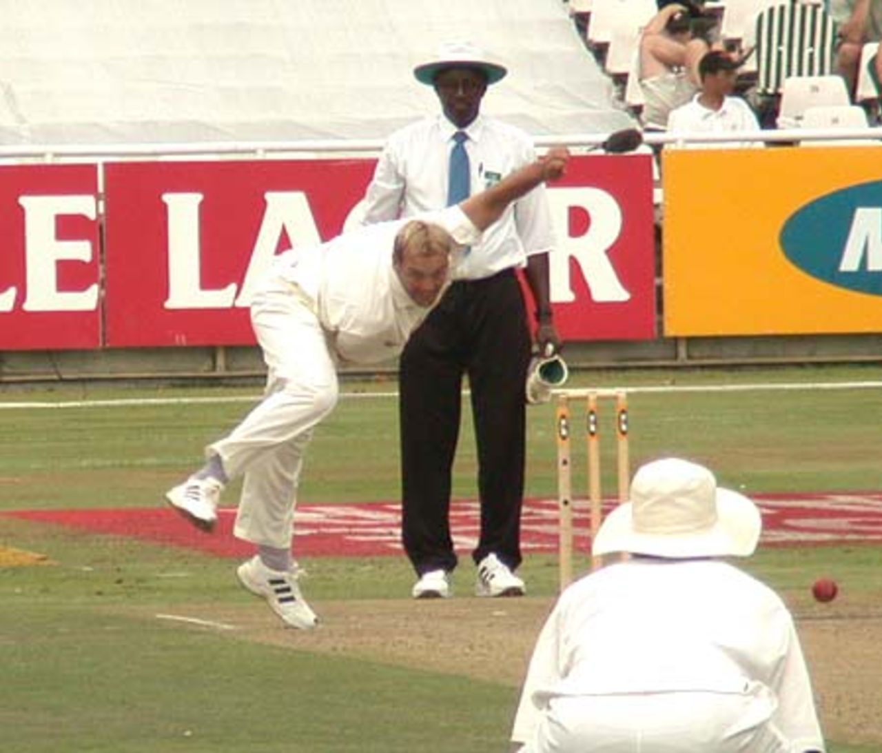 Jacques Kallis in full flight with ,umpire Steve Bucknor looking on