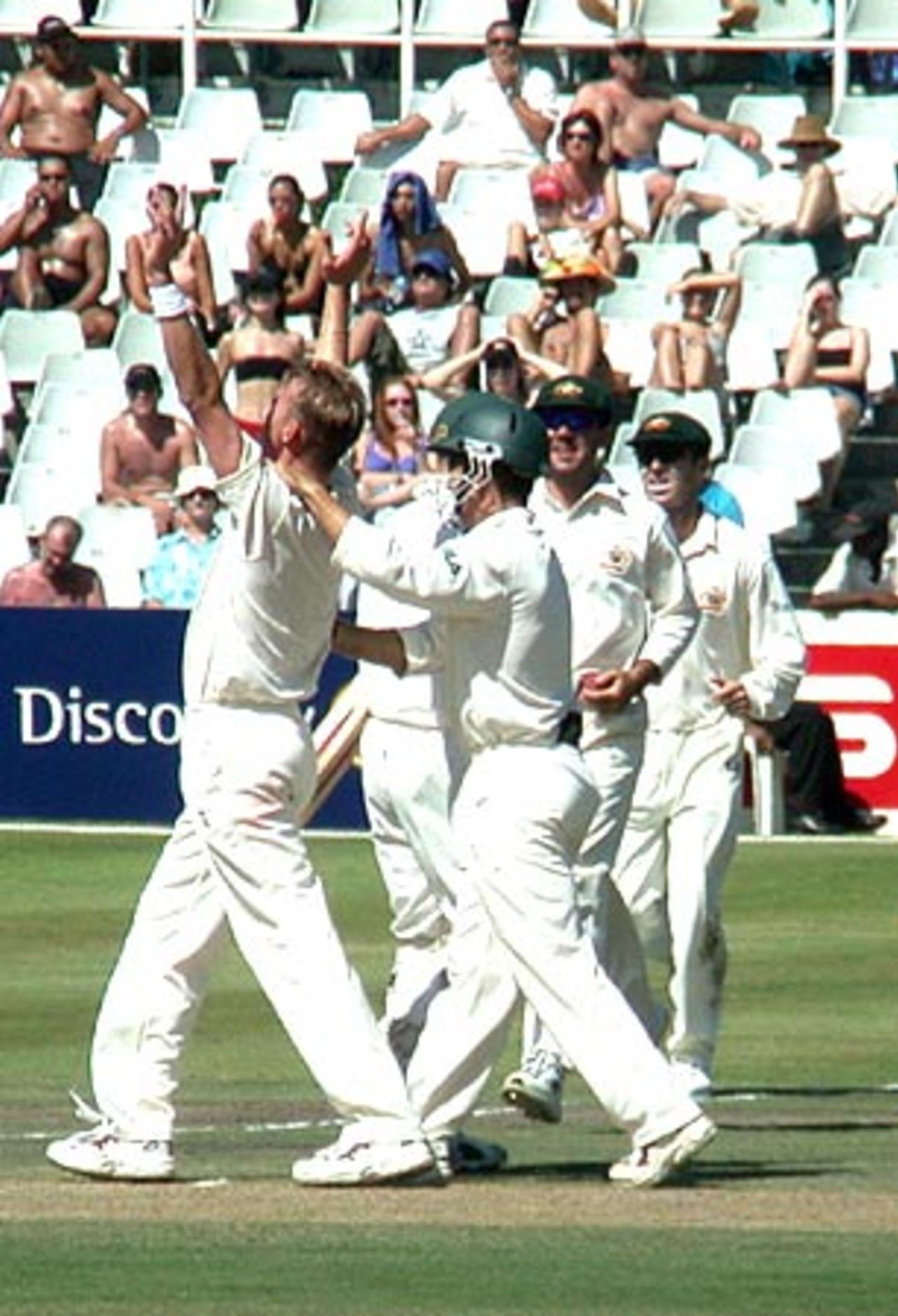 Brett Lee celebrates the dismissal of Gary Kirsten