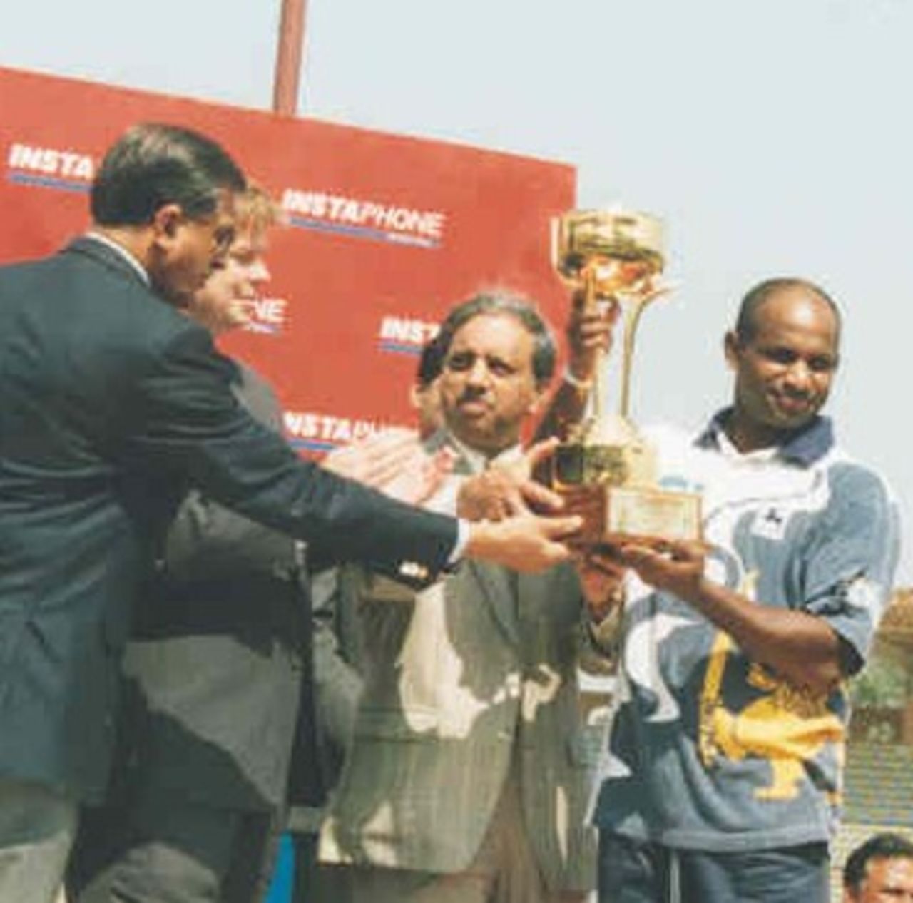 Sanath Jayasuriya receiving ATC Trophy from PCB Director, Brig Munawar Ahmed Rana