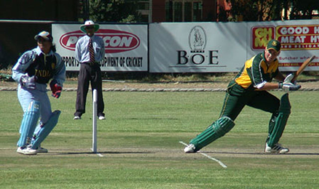 SA's Daleen Terblanche late cuts a ball to thirdman against India in a ODI at the Green Point Track. The wicketkeeper is Anju Jain.