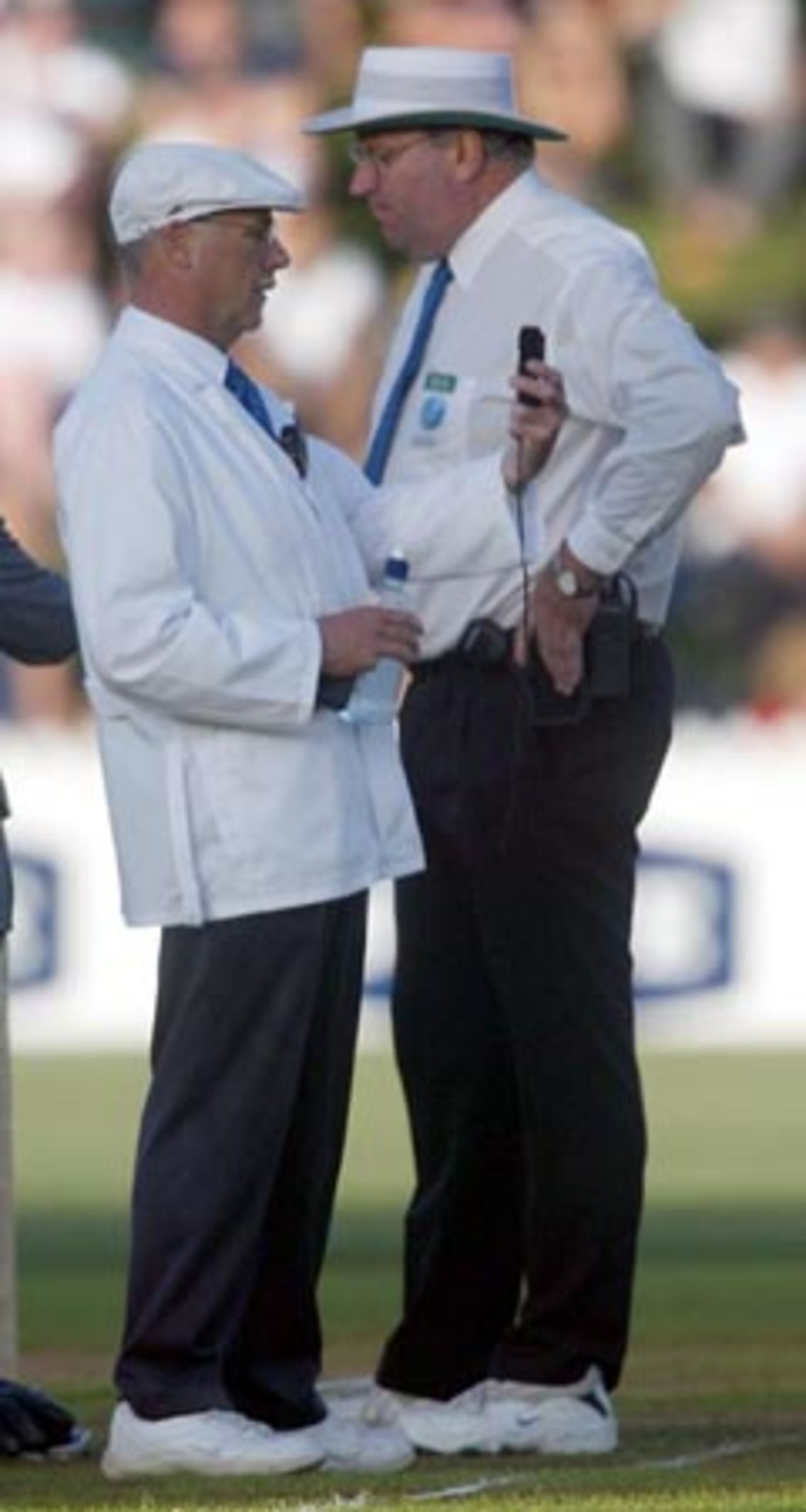 Umpires Steve Dunne (left) and Darrell Hair (Australia) consult over the light conditions. The light was offered to the England batsmen who accepted and left the field to end the second day's play with 15 overs left unbowled. 2nd Test: New Zealand v England at Basin Reserve, Wellington, 21-25 March 2002 (22 March 2002).