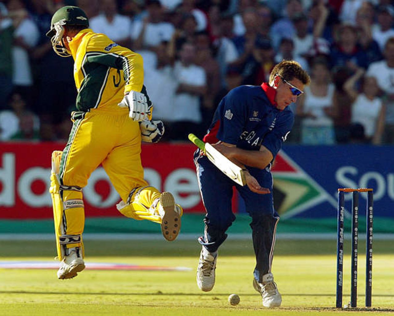 World Cup, 2003 - Australia v England at Port Elizabeth, 2nd March 2003