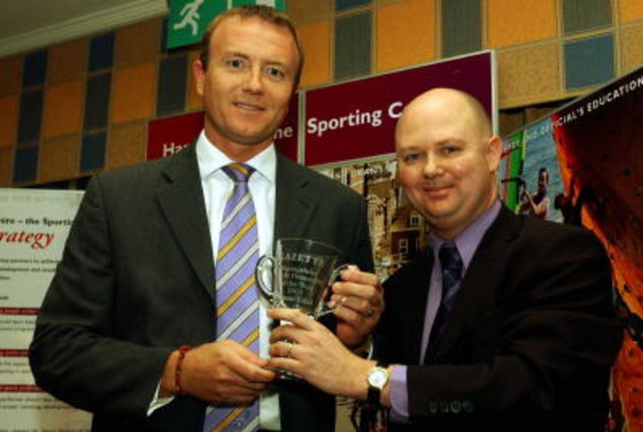 Shaun Udal receives the Basingstoke Gazette Sportsman of the Year Award from Commonwealth Games diving gold medalist, Peter Wakefield at the Apollo Hotel in Basingstoke.