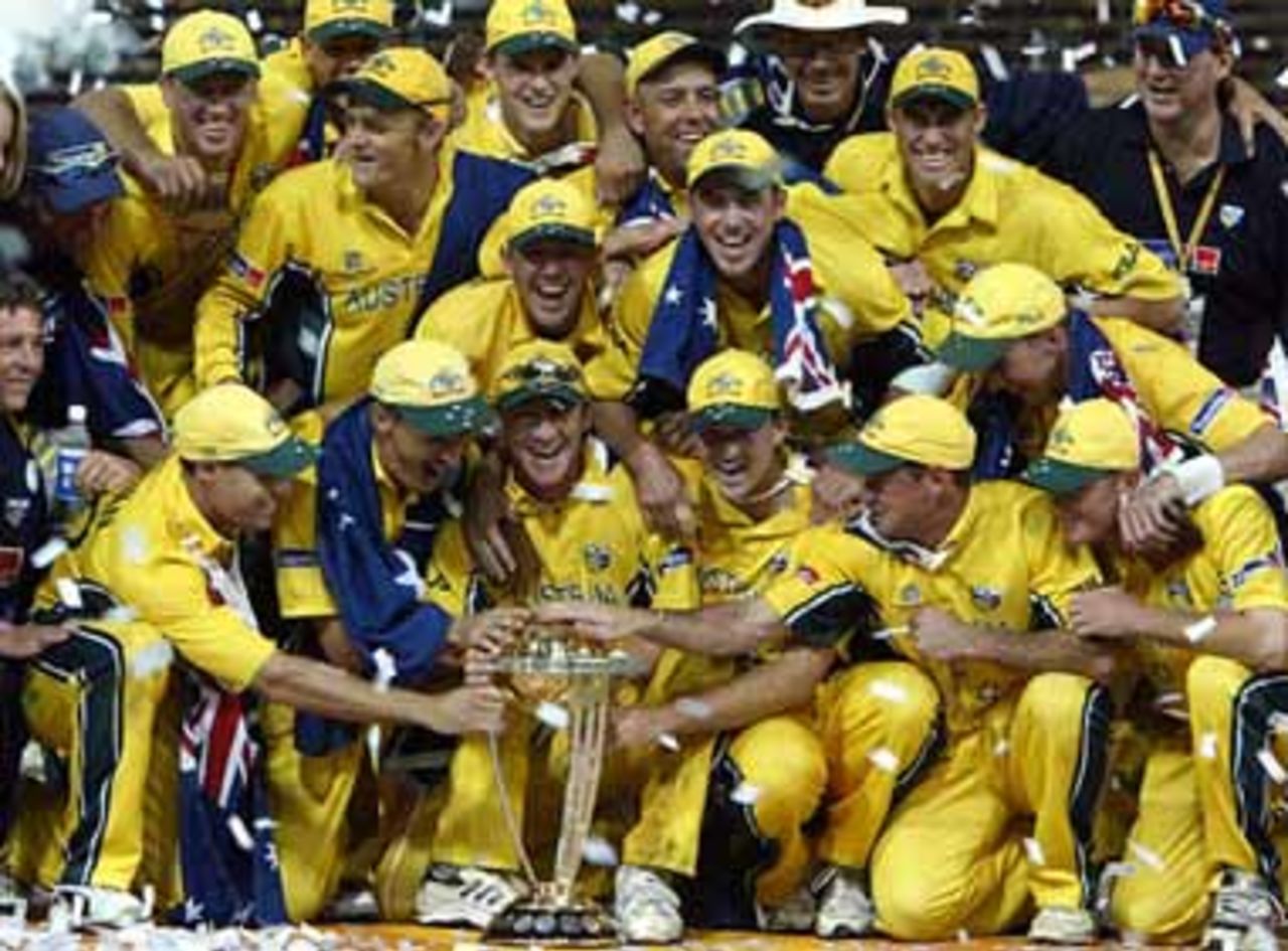 Brett Lee and Glenn McGrath kiss the World Cup trophy after defeating ...
