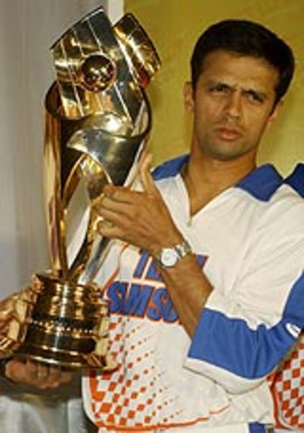 Rahul Dravid poses with the trophy for the India-Pakistan series, March 3, 2004