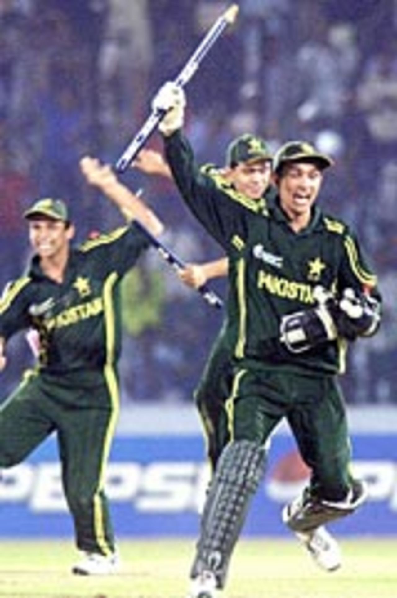 Pakistan celebrate winning the U19 World Cup, March 5, 2004