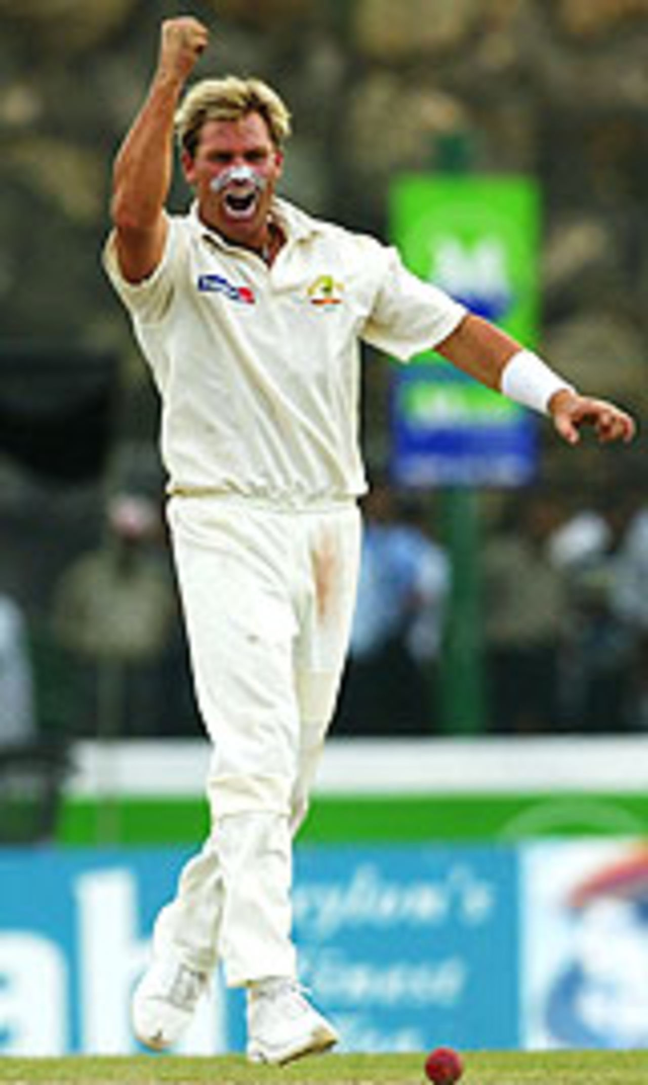 Shane Warne exults on dismissing Sanath Jayasuriya, Sri Lanka v Australia, 1st Test, Galle, 1st day, March 8, 2004