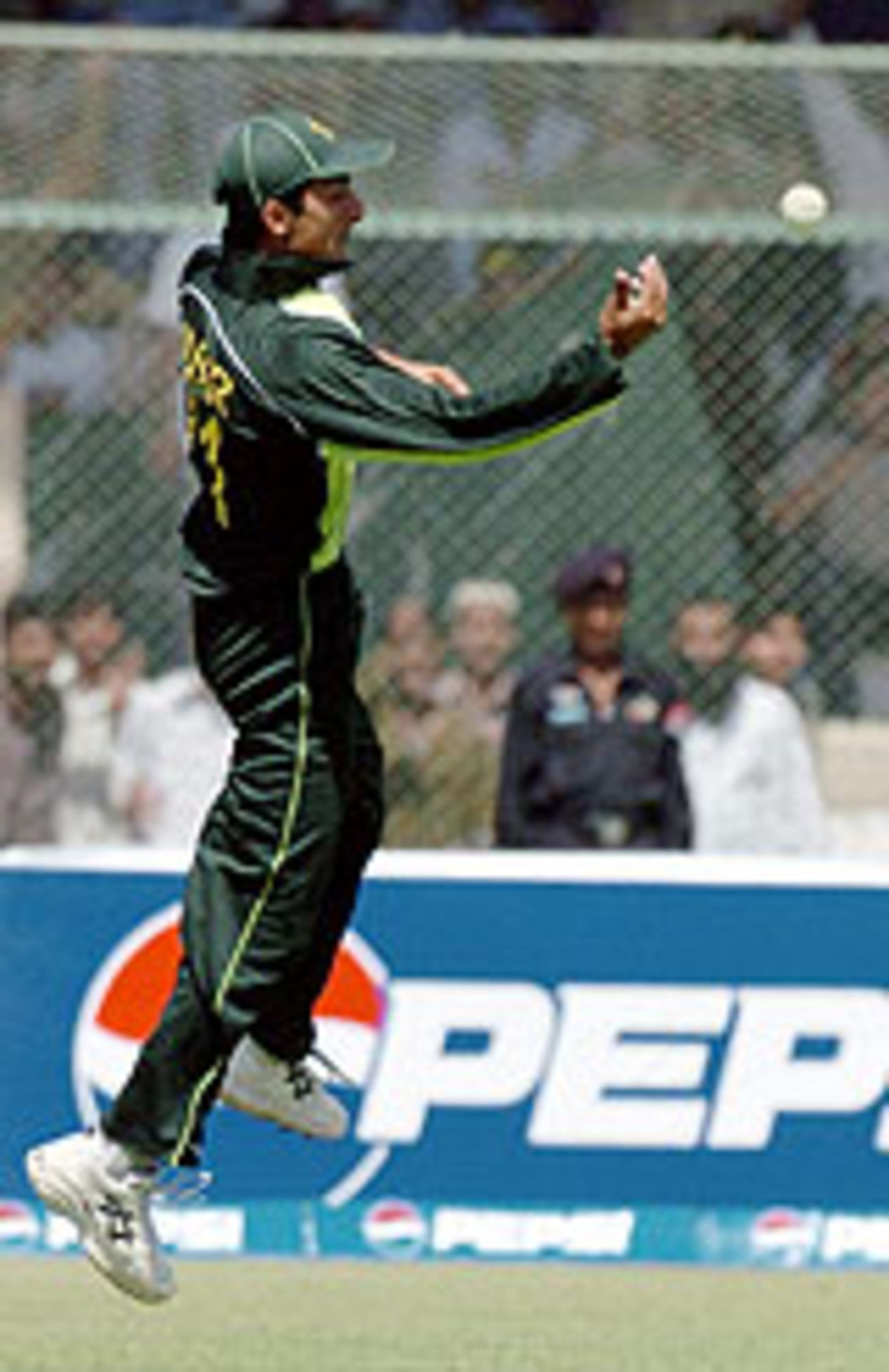 Yasir Hameed celebrates the wicket of Yuvraj Singh, Pakistan v India, 1st ODI, Karachi, March 13, 2004