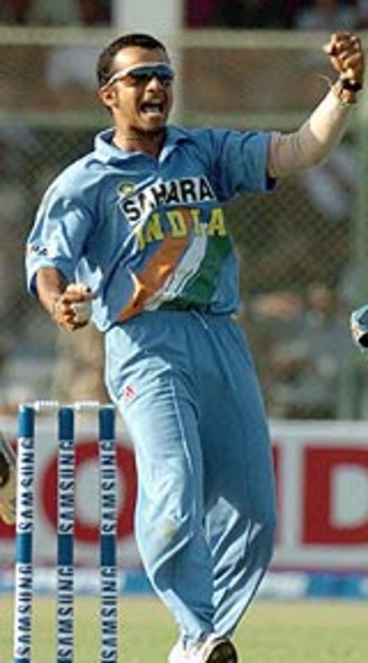 Murali Kartik is delighted at getting the wicket of Inzamam-ul-Haq, Pakistan v India, 1st ODI, Karachi, March 13, 2004