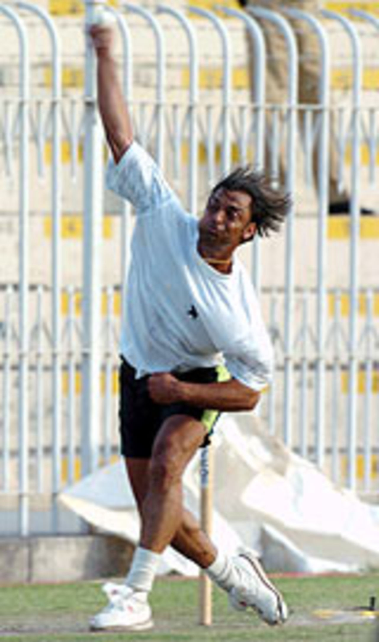 Shoaib Akhtar bowls in the nets, March 15, 2004
