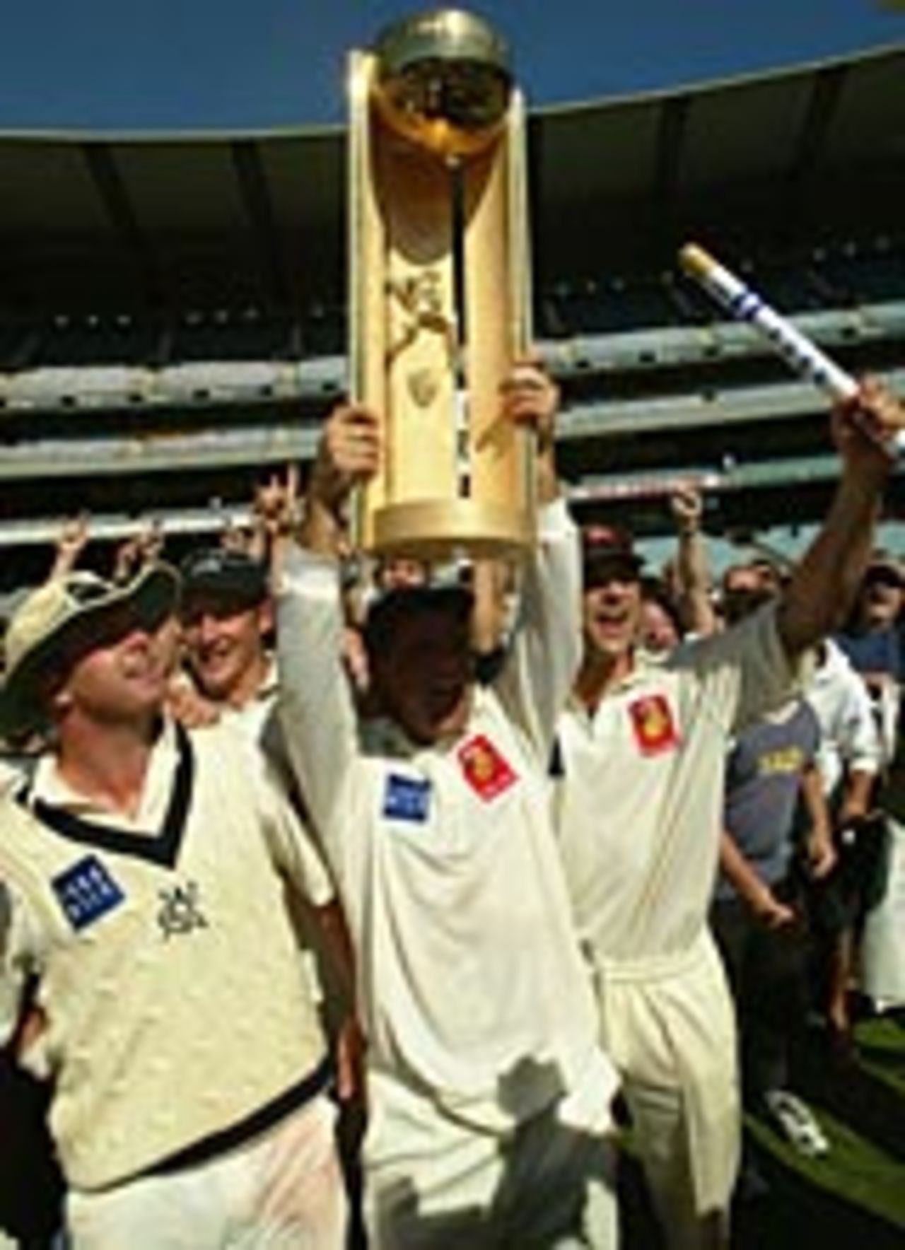 Darren Berry, captain of the Victoria Bushrangers, holds up the Pura Cup after Victoria defeated Queensland in the final, MCG, March 16, 2004