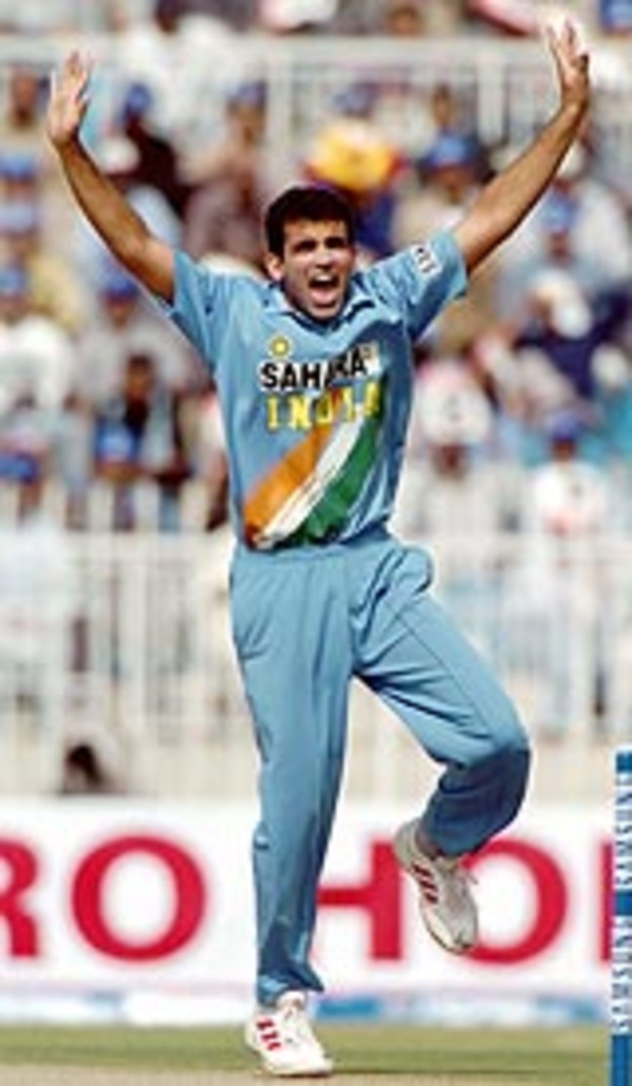 Zaheer Khan appeals for an LBW, Pakistan v India, 2nd ODI, Rawalpindi, March 16, 2004