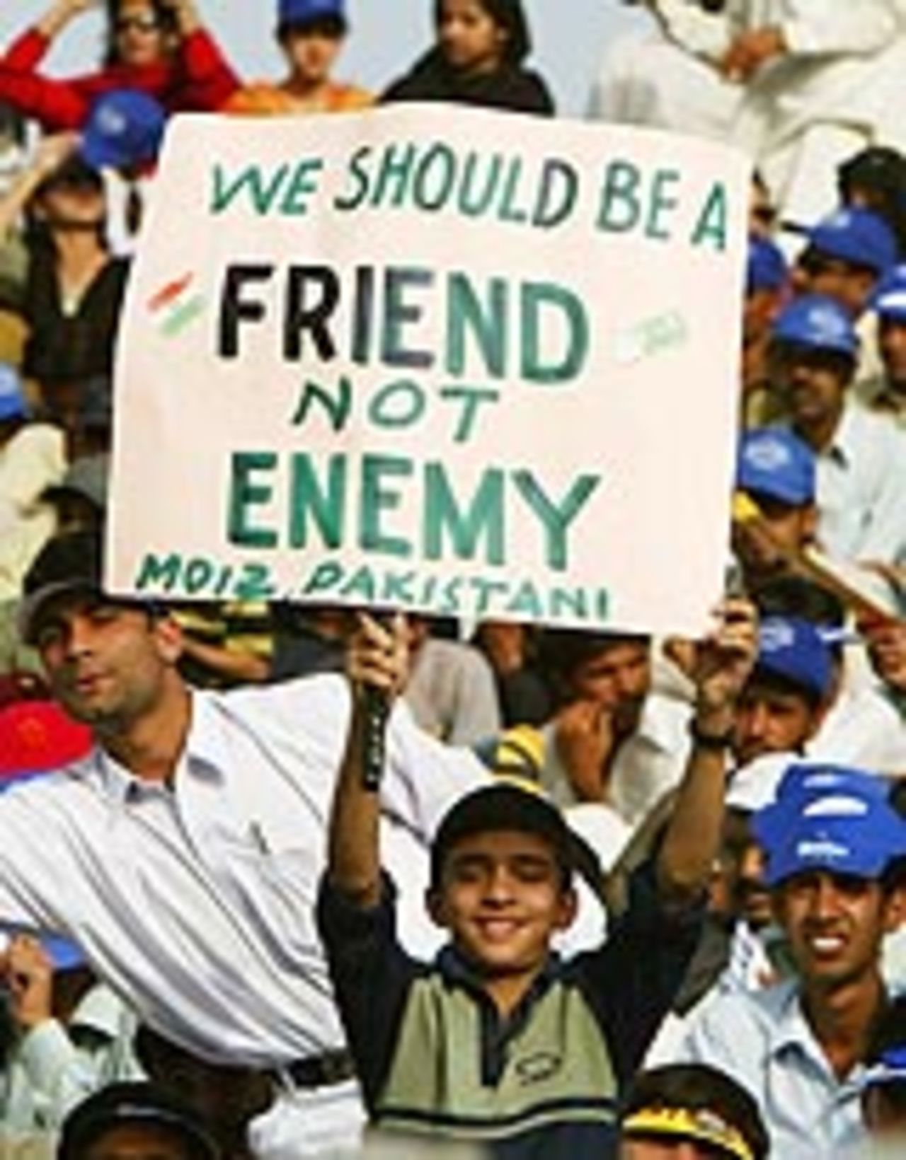 Fans with a message of peace, Pakistan v India, 2nd ODI, Rawalpindi, March 16, 2004