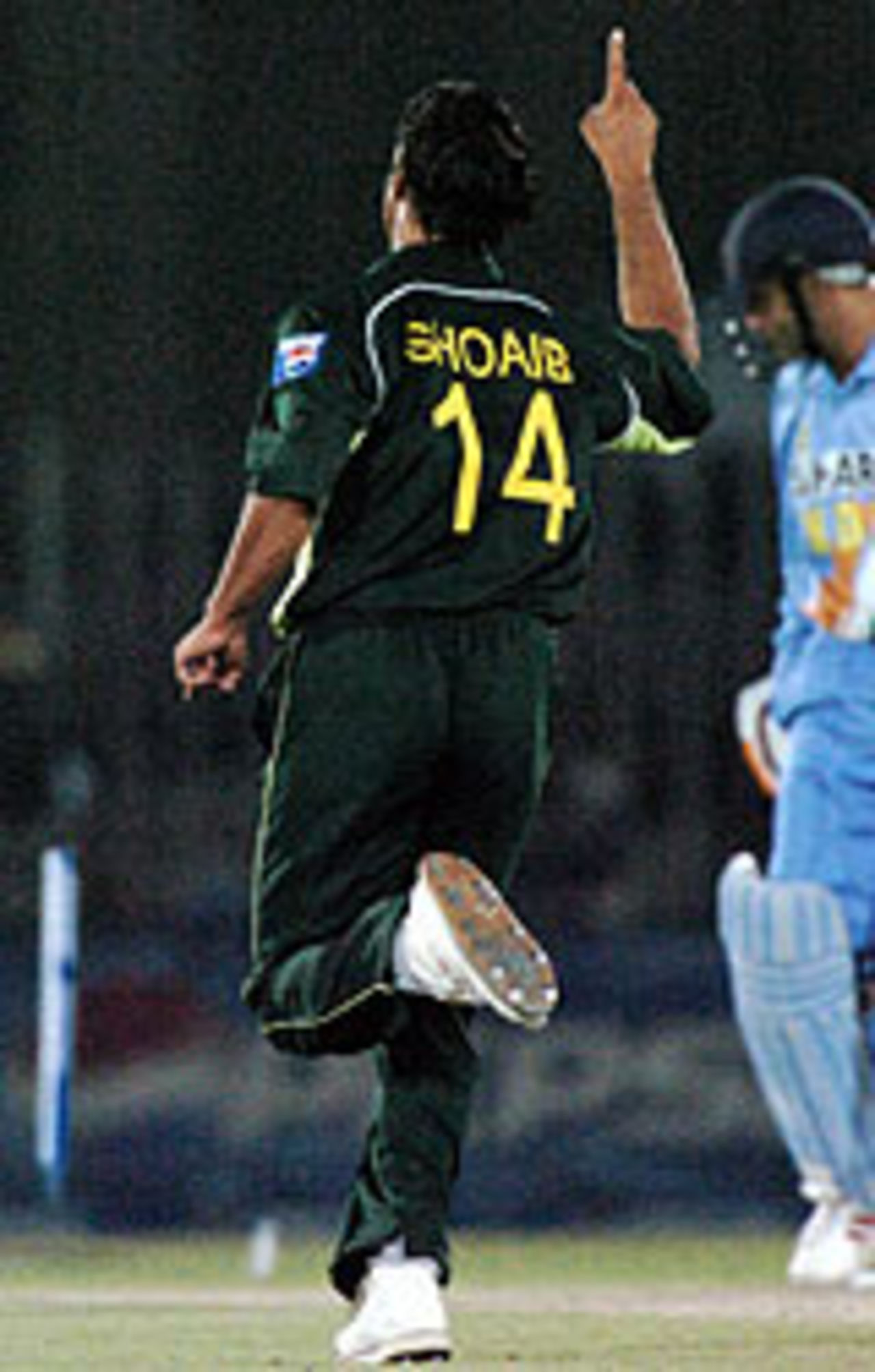 Shoaib Akhtar gets rid of Virender Sehwag, Pakistan v India, 2nd ODI, Rawalpindi, March 16, 2004